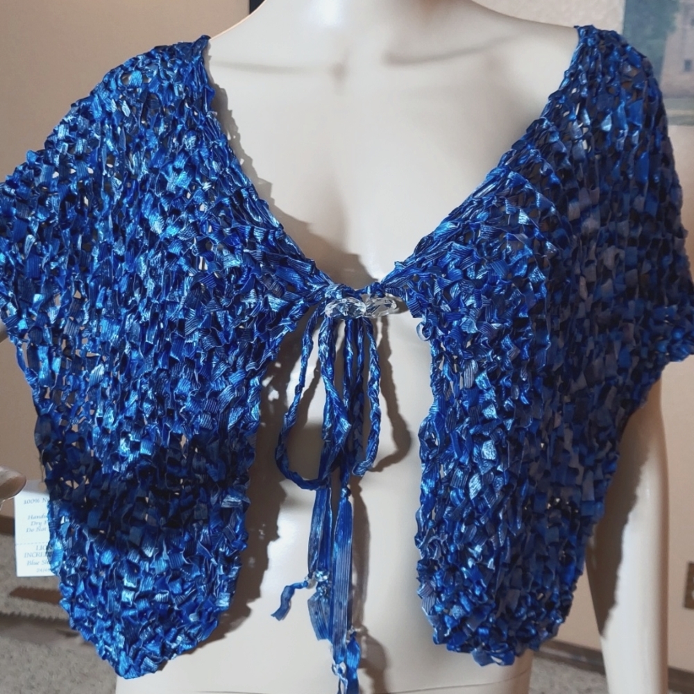 Blue Ribbon Cape NWT